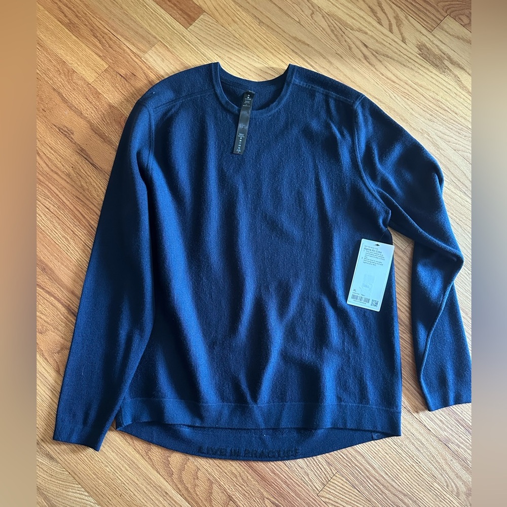 Lululemon men’s Alpine Air Crew sweater